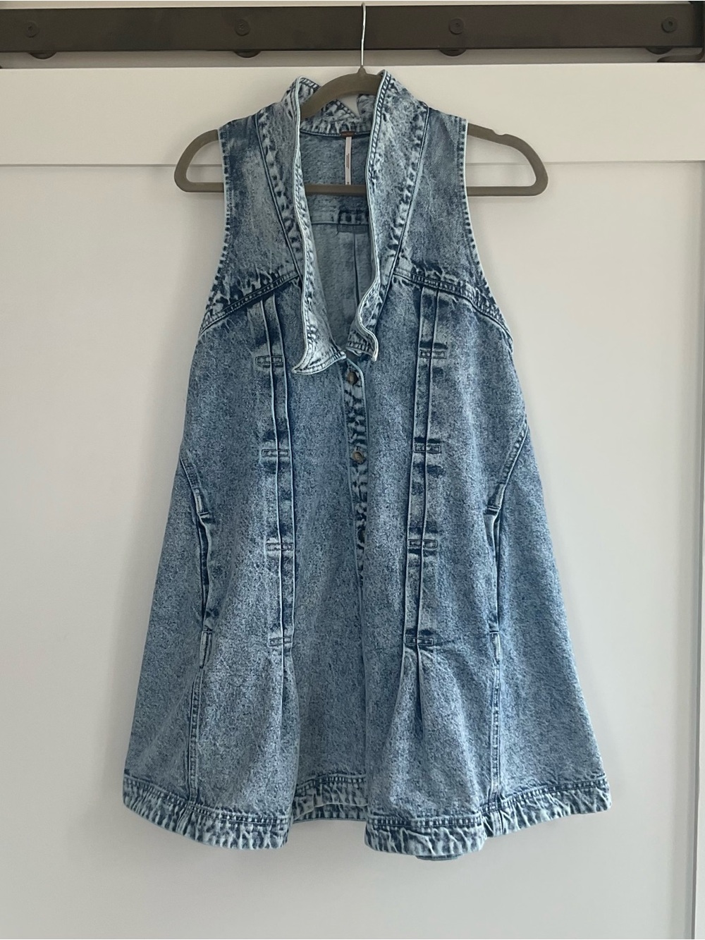 Free People Katie Denim Acid Wash Halter Mini Dress in Light Blue Size Medium - Picture 3 of 14